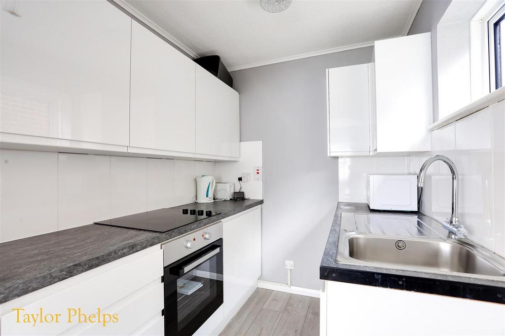Virgil Drive, Broxbourne EN10 1 bed apartment for sale £155,000