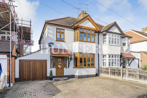 4 bedroom semi-detached house for sale, Grey Towers Avenue, Hornchurch