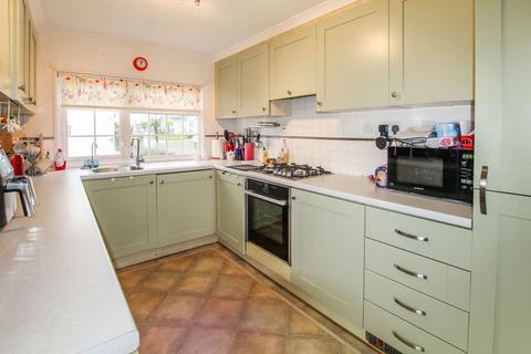 2 bedroom bungalow for sale, Pilgrims Close, Harrietsham, Maidstone