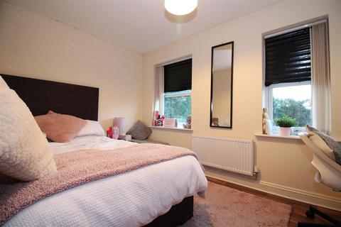 4 bedroom house to rent - Blue Fox Close, Leicester