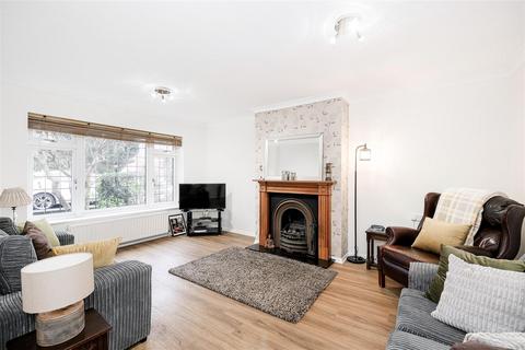 7 Hale Close, London, E4 6SA