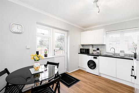 7 Hale Close, London, E4 6SA