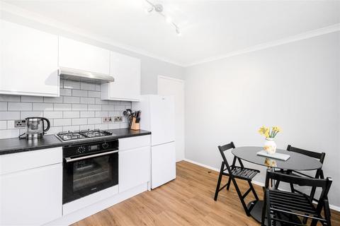 7 Hale Close, London, E4 6SA