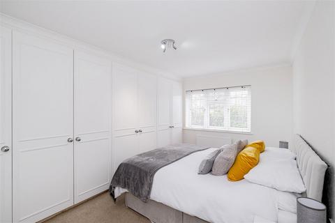 7 Hale Close, London, E4 6SA