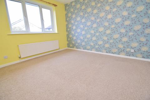 2 bedroom property to rent, Ashbrook Close, Ossett WF5