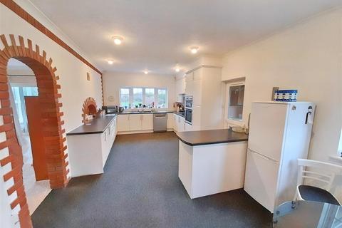 3 bedroom detached bungalow for sale, Elm Grove, Barnham