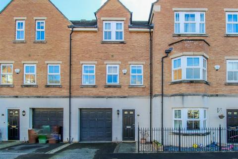 3 bedroom townhouse for sale, Ashworth Square, Wakefield WF1