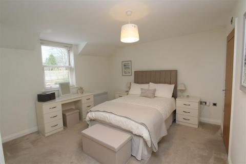 2 bedroom flat for sale, 4 The Brow, Lymm