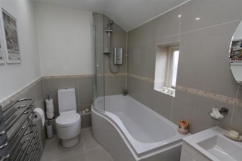 2 bedroom flat for sale, 4 The Brow, Lymm