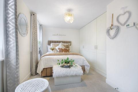 2 bedroom apartment for sale - Cornwell Avenue, Crawley, RH10