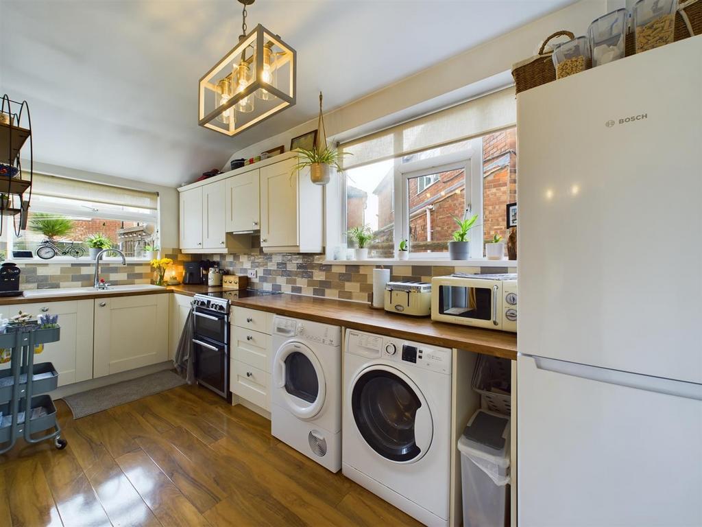 Kitchen: