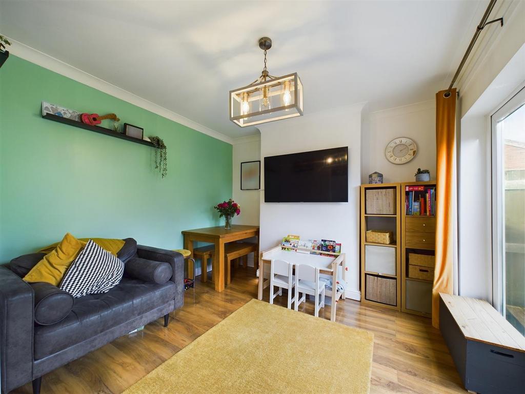 Dining room: