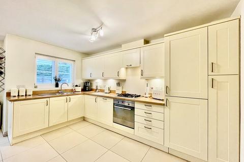 16 Hayes Road, Deanshanger, Milton Keynes, MK19 6HW