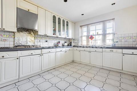 42 Newcombe Park, London, NW7 3QL