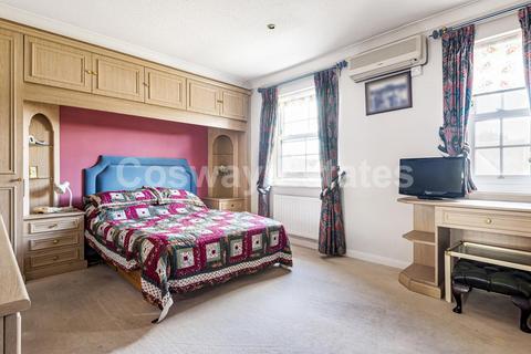 42 Newcombe Park, London, NW7 3QL