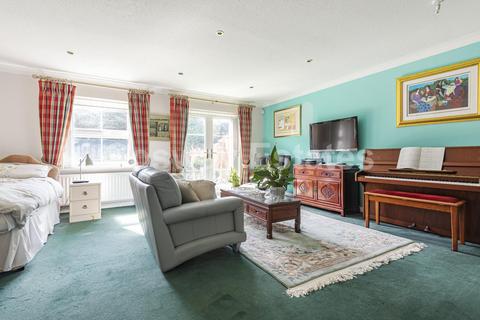 42 Newcombe Park, London, NW7 3QL
