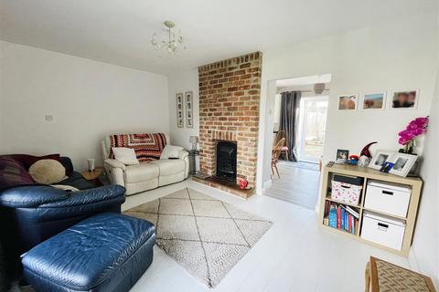 3 bedroom semi-detached house for sale - Jasper Close, Radcliffe on Trent, Nottingham