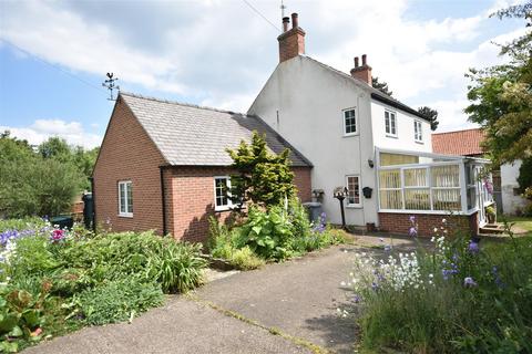 3 bedroom cottage for sale, Ferry Lane, Carlton-On-Trent, Newark