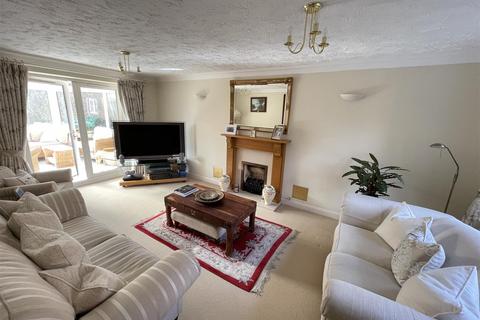 16 Dunley Way, Bishopdown, Salisbury, SP1 3GW