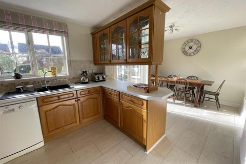 16 Dunley Way, Bishopdown, Salisbury, SP1 3GW