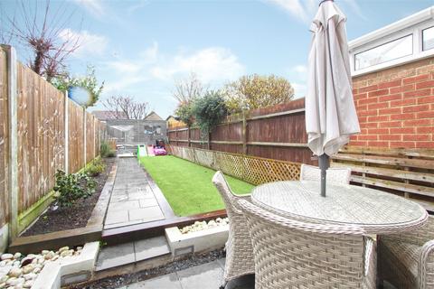 2 bedroom terraced house for sale, Hollybush Way, Cheshunt