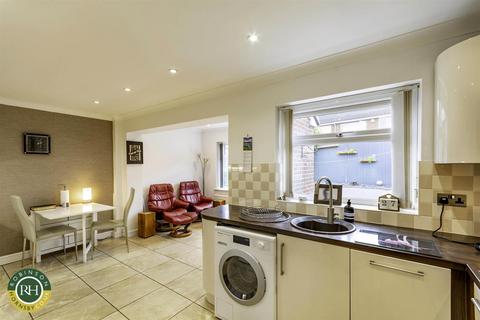 92 Cantley Manor Avenue, Doncaster, DN4 6TN