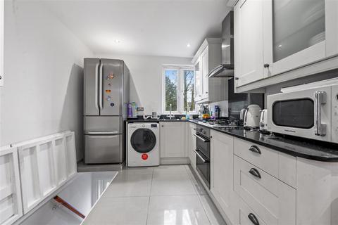 82 Albert Road, London, SE25 4JW