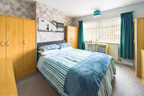 4 bedroom semi-detached house for sale, Worcester Gardens, Nottingham NG5