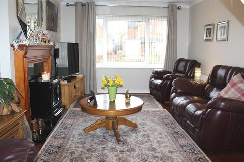 3 bedroom semi-detached house for sale, Millbeck Close, Market Weighton, York