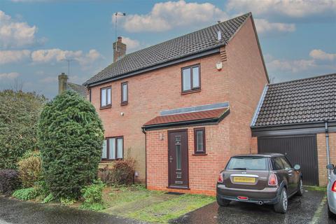 3 bedroom detached house for sale, Brackens Drive, Warley, Brentwood