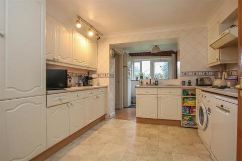 3 bedroom detached house for sale, Brackens Drive, Warley, Brentwood