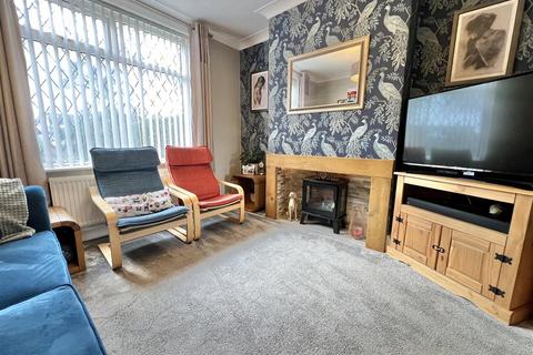 3 bedroom end of terrace house for sale, Beacon Road, Bradford BD6