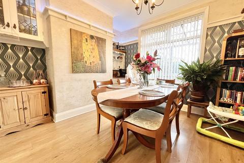 272 Beacon Road, Wibsey, Bradford, BD6 3DU