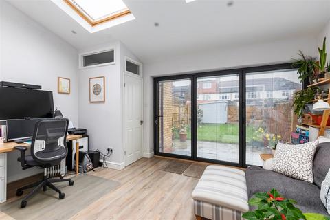 29 Bronson Road, London, SW20 8DZ