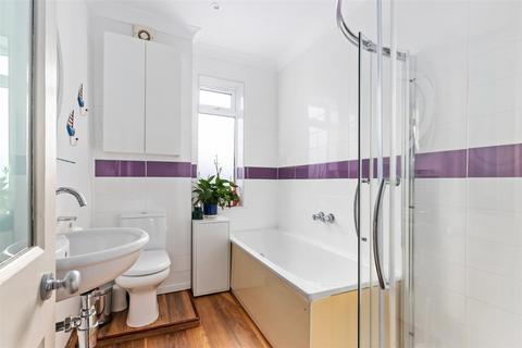 29 Bronson Road, London, SW20 8DZ