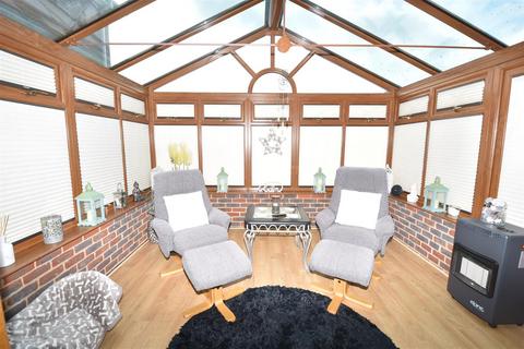 5 bedroom detached house for sale, Castle View Road, Canvey Island SS8