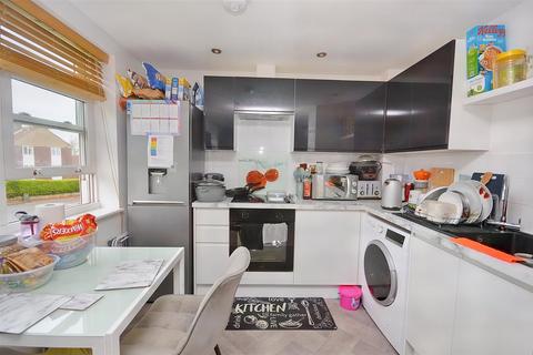 2 bedroom flat for sale, Upper Avenue, Eastbourne