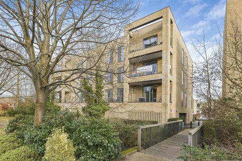 5 Seekings Close, Trumpington, Cambridge, CB2 9DJ
