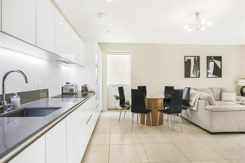 5 Seekings Close, Trumpington, Cambridge, CB2 9DJ