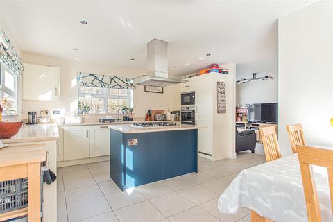 6 bedroom detached house for sale - Clubhouse Place, Corsham