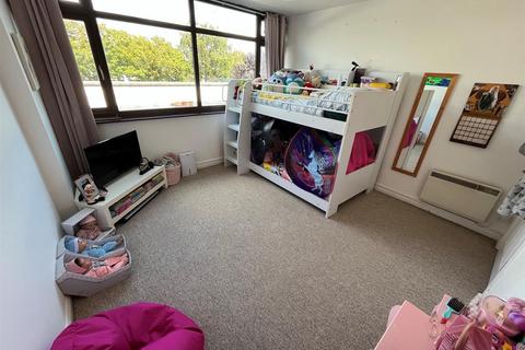 195 The Street, Rustington, Littlehampton, BN16 3DN