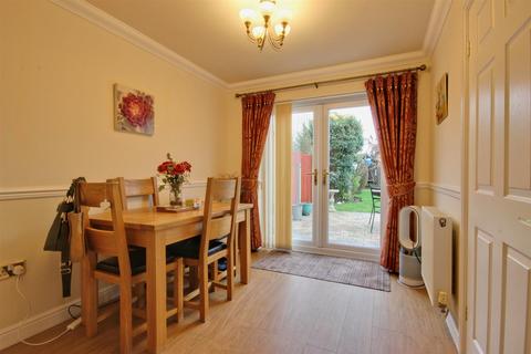 3 bedroom semi-detached house for sale, Shropshire Close, Hull