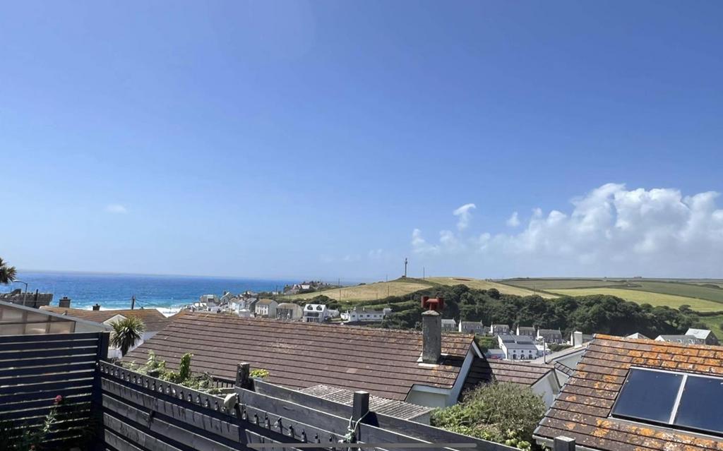 St. Peters Way, Porthleven TR13 3 bed detached bungalow for sale £399,950