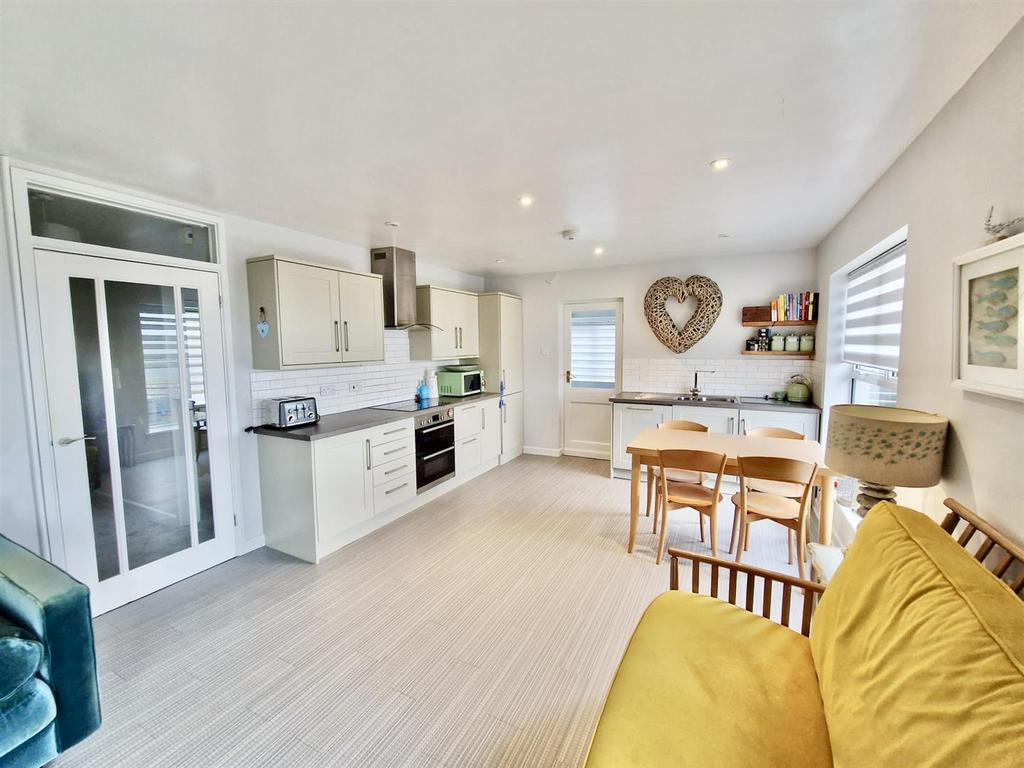 St. Peters Way, Porthleven TR13 3 bed detached bungalow for sale £399,950