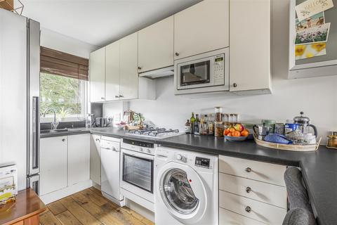 2 bedroom house to rent, Westleigh Avenue, Putney