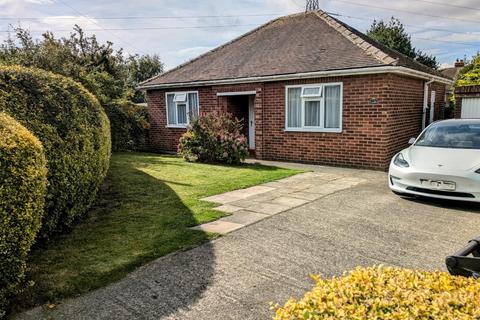 2 bedroom detached bungalow for sale, Lyndale, Kippax, Leeds