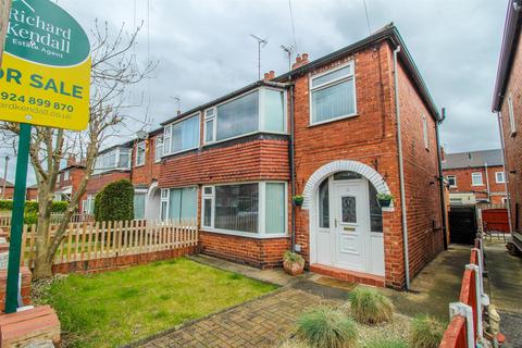 3 bedroom townhouse for sale, Harewood Avenue, Normanton WF6