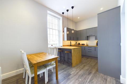 2 bedroom apartment for sale, The Crescent, Gloucester