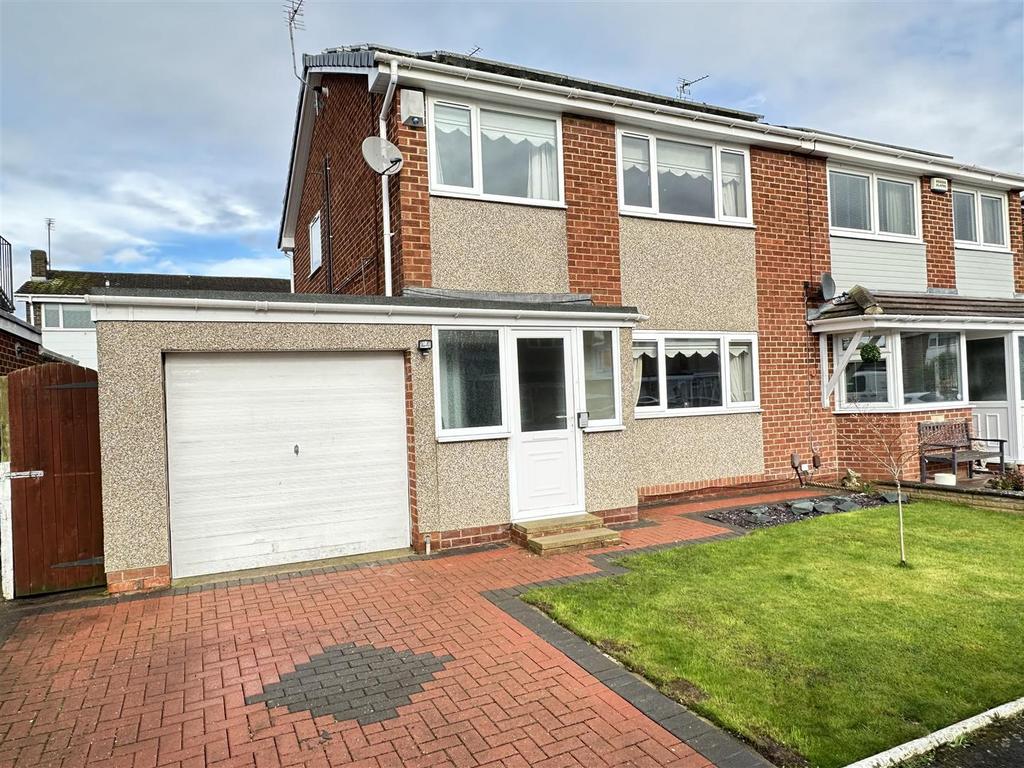 The Cloisters, Fairfield, StocktonOnTees, TS19 7JR 3 bed semidetached house for sale £160,000