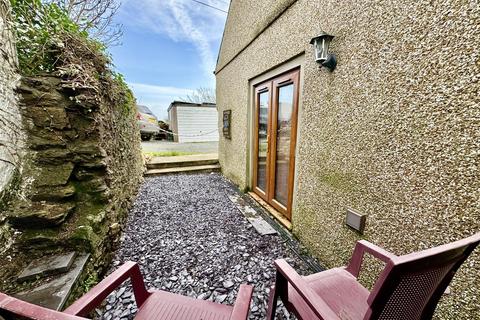 undefined, Y Ffor, Pwllheli